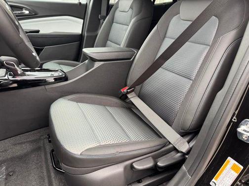 Mosaic Black Metallic 2026 Chevrolet Trax LT