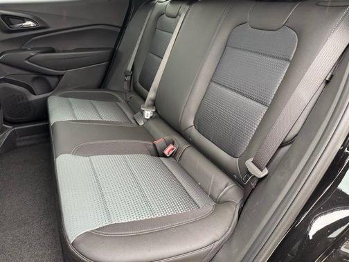 Mosaic Black Metallic 2026 Chevrolet Trax LT