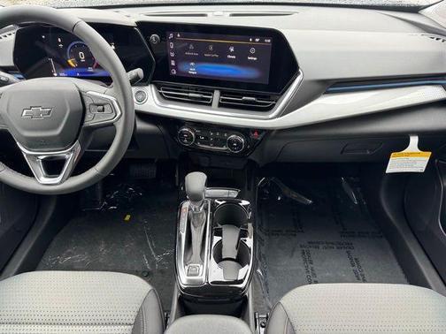 Mosaic Black Metallic 2026 Chevrolet Trax LT