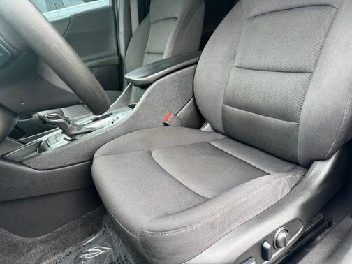 Summit White 2024 Chevrolet Malibu FWD 1LT