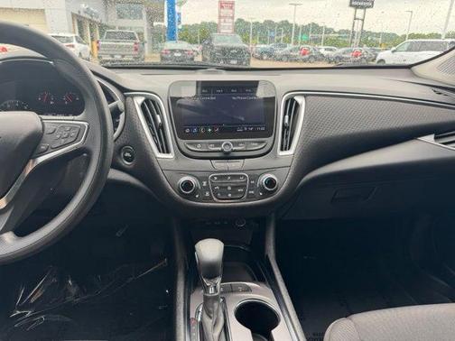 Summit White 2024 Chevrolet Malibu FWD 1LT