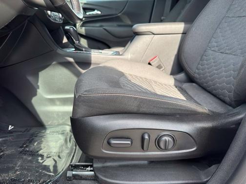 Silver Ice Metallic 2019 Chevrolet Equinox 1LT