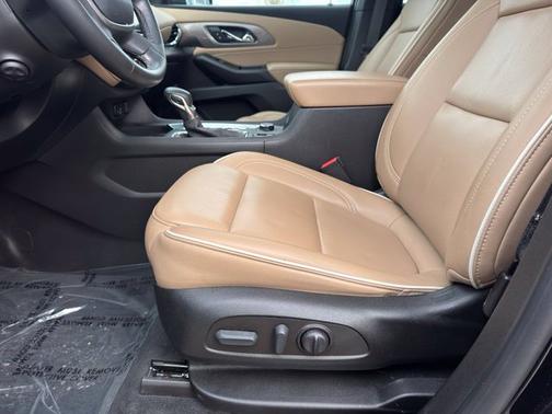Black Metallic 2023 Chevrolet Traverse Premier
