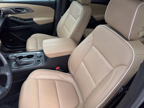Black Metallic 2023 Chevrolet Traverse Premier