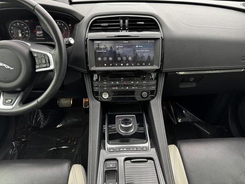 2019 Jaguar F-PACE 30t R-Sport