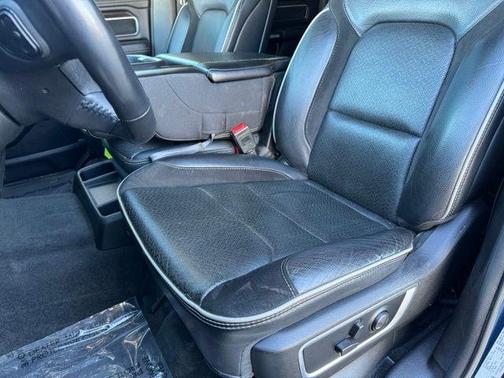 Patriot Blue Pearlcoat 2022 RAM 1500 Laramie