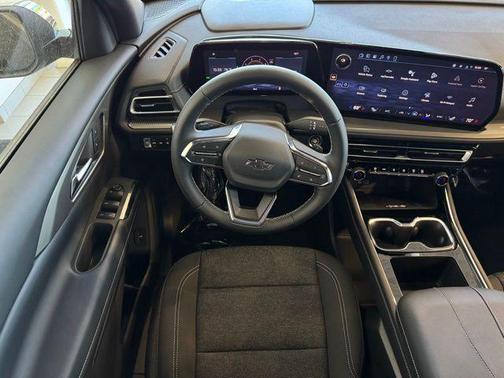 Mosaic Black Metallic 2026 Chevrolet Traverse LT