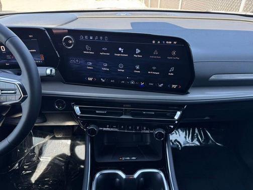 Mosaic Black Metallic 2026 Chevrolet Traverse LT