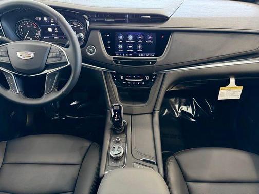 Crystal White Tricoat 2026 Cadillac XT5 Premium Luxury