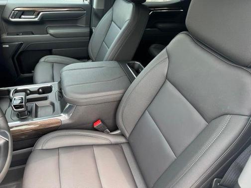 Summit White 2026 Chevrolet Silverado 1500 RST