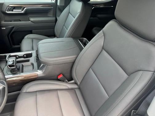 Summit White 2026 Chevrolet Silverado 1500 RST