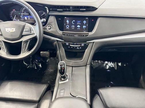 Crystal White Tricoat 2017 Cadillac XT5 Luxury