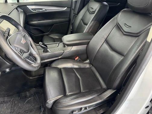 Crystal White Tricoat 2017 Cadillac XT5 Luxury