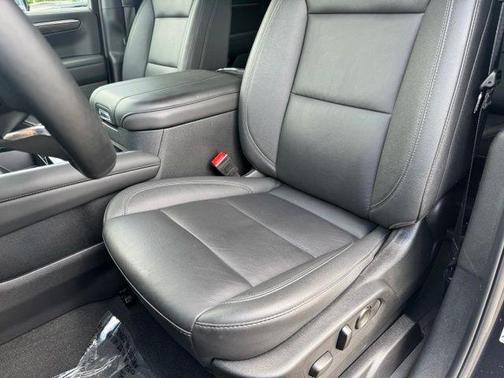 Dark Ash Metallic 2025 Chevrolet Suburban LT