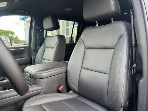 Dark Ash Metallic 2025 Chevrolet Suburban LT