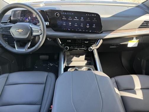 2025 Chevrolet Suburban LT