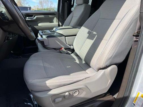 Silver Ice Metallic 2022 Chevrolet Silverado 1500 LT