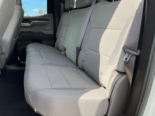Silver Ice Metallic 2022 Chevrolet Silverado 1500 LT