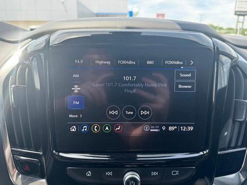 Mosaic Black Metallic 2023 Chevrolet Traverse LT Leather