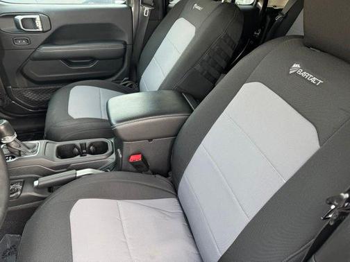 Granite Crystal Metallic Clearcoat 2020 Jeep Gladiator Overland