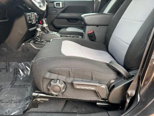 Granite Crystal Metallic Clearcoat 2020 Jeep Gladiator Overland