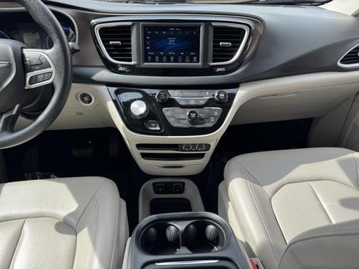 2021 Chrysler Voyager LXI