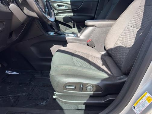 Silver Ice Metallic 2019 Chevrolet Equinox 1LT