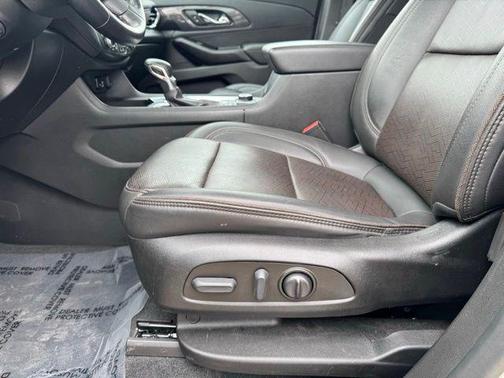 Sterling Gray Metallic 2023 Chevrolet Traverse High Country