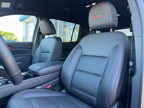 Mosaic Black Metallic 2024 Chevrolet Traverse Z71