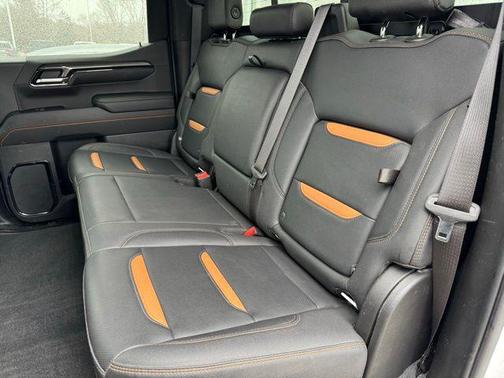 Summit White 2023 GMC Sierra 1500 AT4