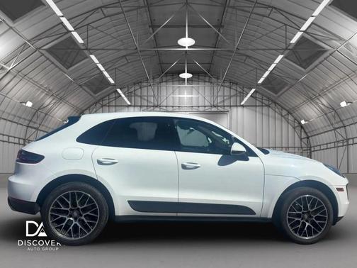 White 2018 Porsche Macan Macan Sport Edition