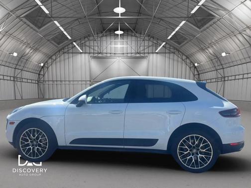 White 2018 Porsche Macan Macan Sport Edition