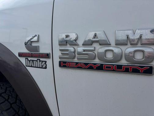 2017 RAM 3500 Laramie Crew Cab 4x4 8' Box