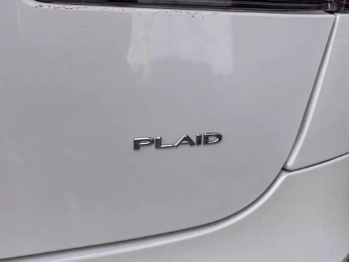 Pearl White Multi-Coat 2021 Tesla Model S Plaid