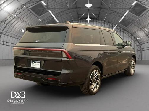 Gray 2025 Lincoln Navigator Reserve