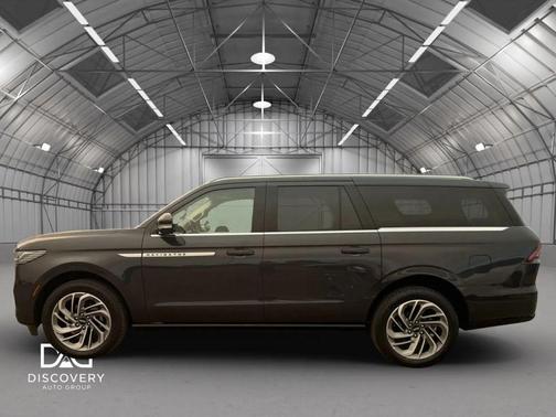 Gray 2025 Lincoln Navigator Reserve