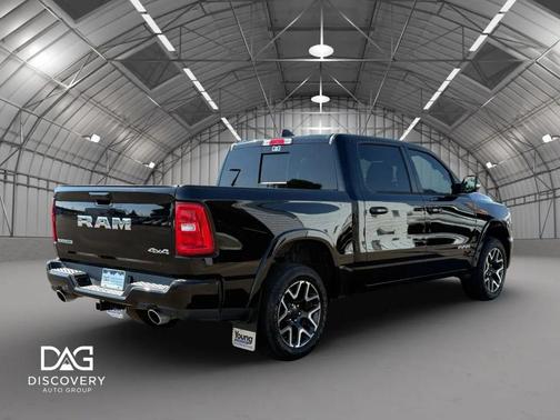 Diamond Black Crystal Pearlcoat 2026 RAM 1500 Laramie