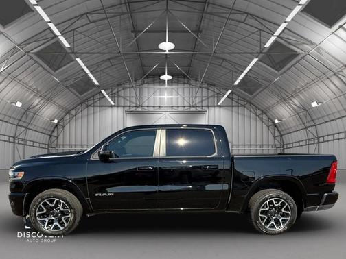 Diamond Black Crystal Pearlcoat 2026 RAM 1500 Laramie