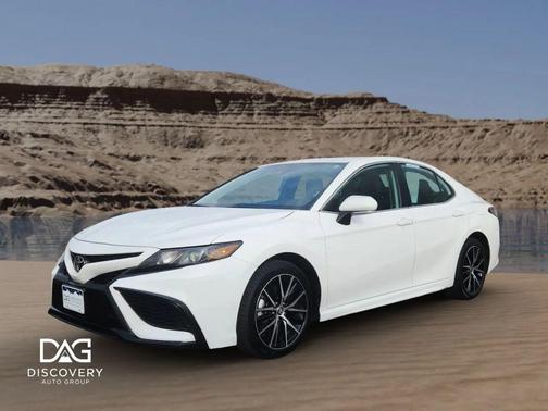 Ice Cap 2024 Toyota Camry SE Sedan