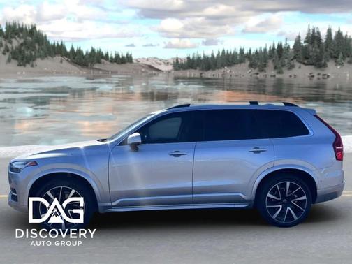 Bright Silver Metallic 2019 Volvo XC90 T6 Momentum