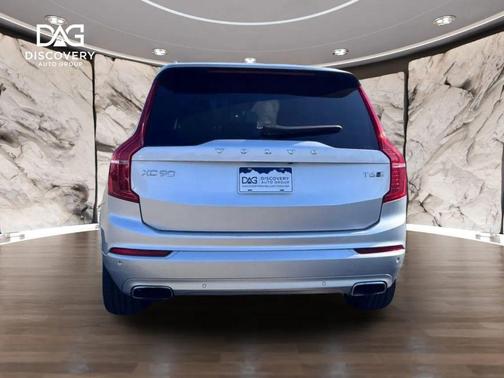 Bright Silver Metallic 2019 Volvo XC90 T6 Momentum
