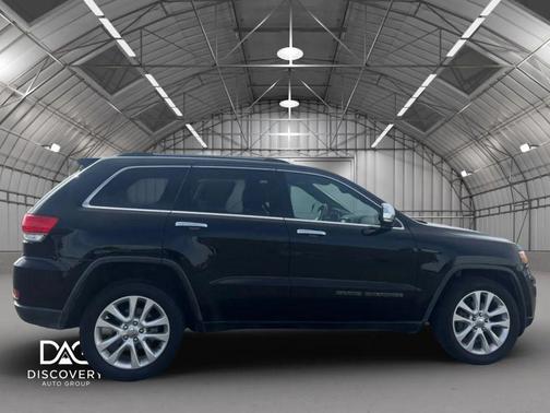 Diamond Black Crystal Pearlcoat 2017 Jeep Grand Cherokee Limited