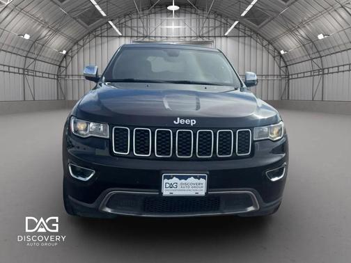 Diamond Black Crystal Pearlcoat 2017 Jeep Grand Cherokee Limited