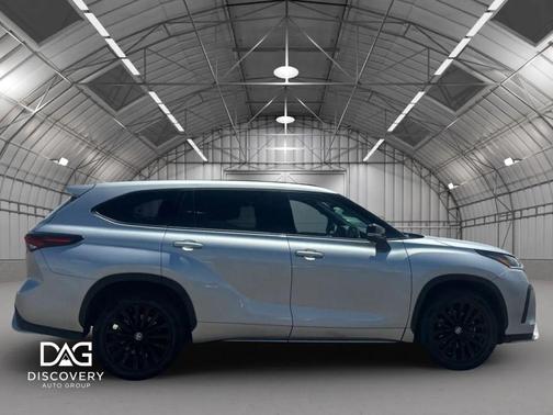 Celestial Silver Metallic 2025 Toyota Highlander XSE