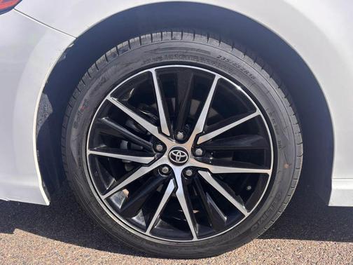 Ice Cap 2024 Toyota Camry SE