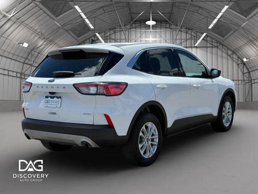 White 2022 Ford Escape SE