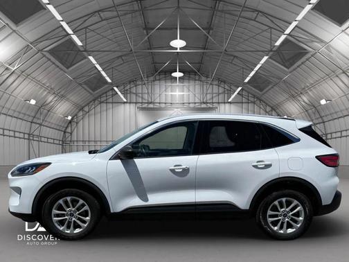 White 2022 Ford Escape SE