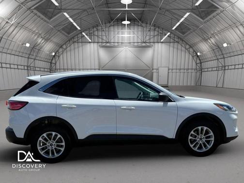 White 2022 Ford Escape SE