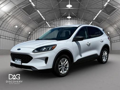 White 2022 Ford Escape SE