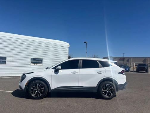 Glacial White Pearl 2023 Kia Sportage EX